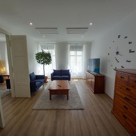 Korvin One Apartman Pápa Exteriér fotografie