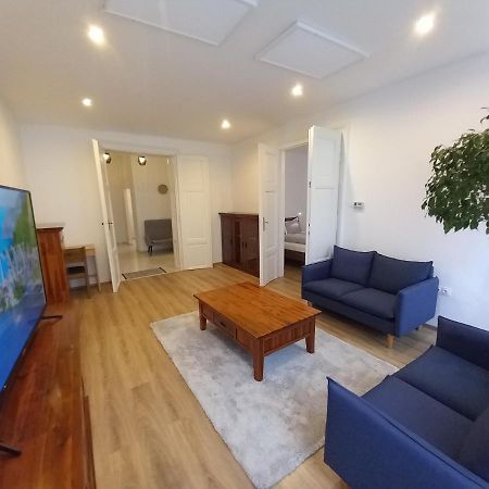 Korvin One Apartman Pápa Exteriér fotografie
