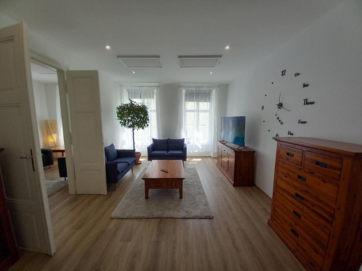Korvin One Apartman Pápa Exteriér fotografie